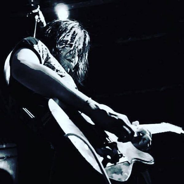 เอก แบล็คเฮด เสียงกีตาร์ในอารมณ์ดนตรีอันต่อเนื่อง